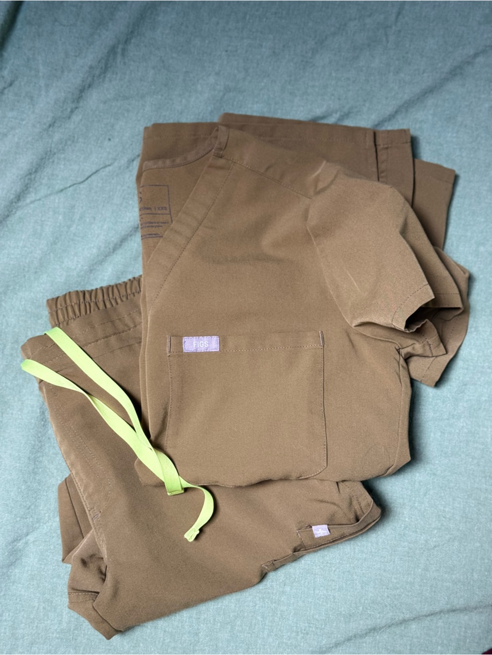FIGS Women’s Martini Olive Scrub Set.